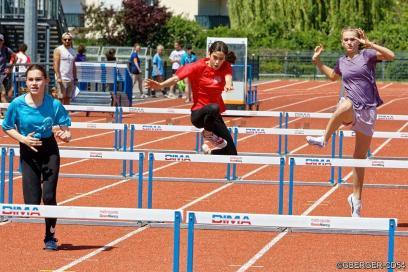 Jeune pratiquant l'athlétisme - Agrandir l'image, fenêtre modale